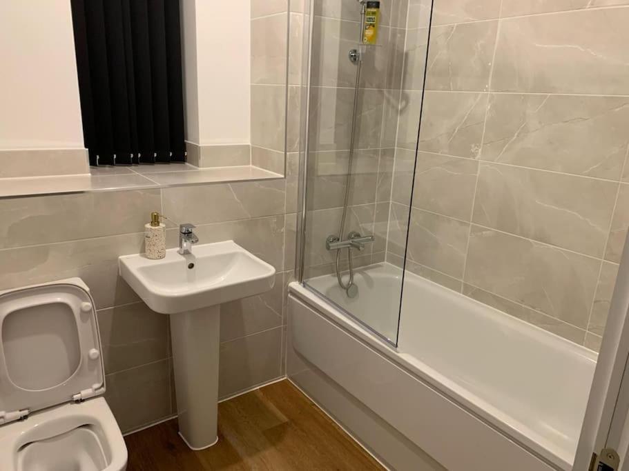 Brand New Entire 4 Bed House Multiple Free Parking Early Check-In Late Check- Out Allowed South Ockendon 外观 照片