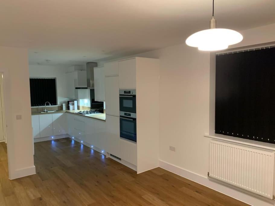 Brand New Entire 4 Bed House Multiple Free Parking Early Check-In Late Check- Out Allowed South Ockendon 外观 照片