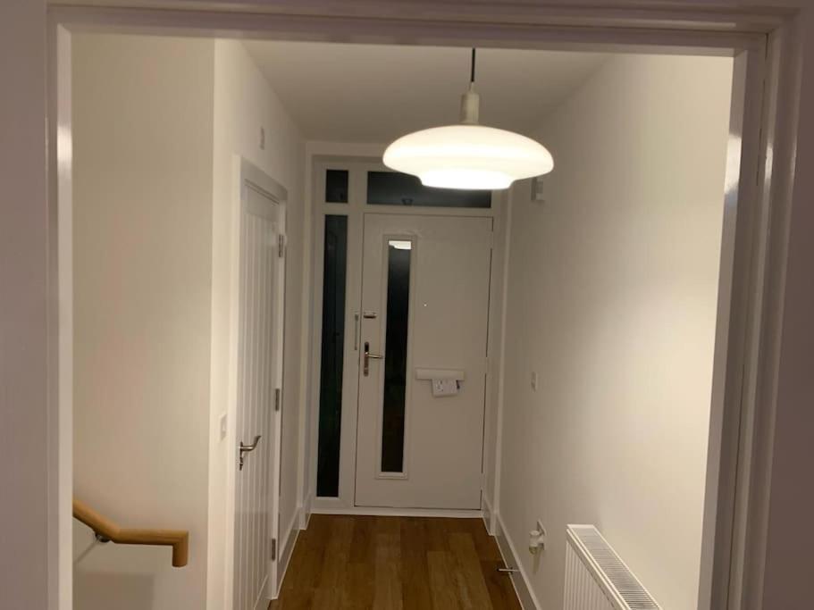 Brand New Entire 4 Bed House Multiple Free Parking Early Check-In Late Check- Out Allowed South Ockendon 外观 照片