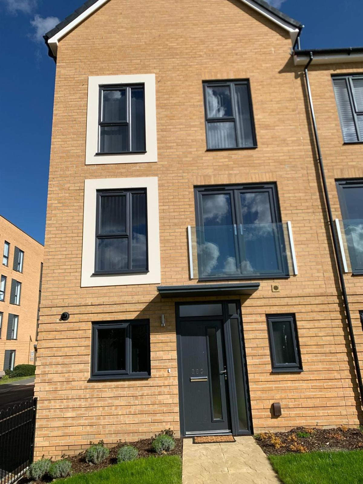 Brand New Entire 4 Bed House Multiple Free Parking Early Check-In Late Check- Out Allowed South Ockendon 外观 照片